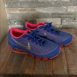 Women’s Nike Size 6